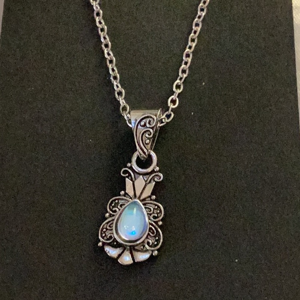 🦋New Gorgeous Stone Pendant Necklace Sparkles & Shines So Much FUN to Wear 🦋 - Picture 4 of 10